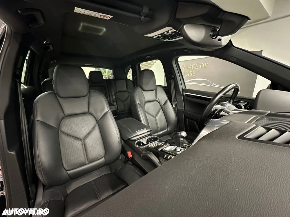 Porsche Cayenne 3.0 L - 7