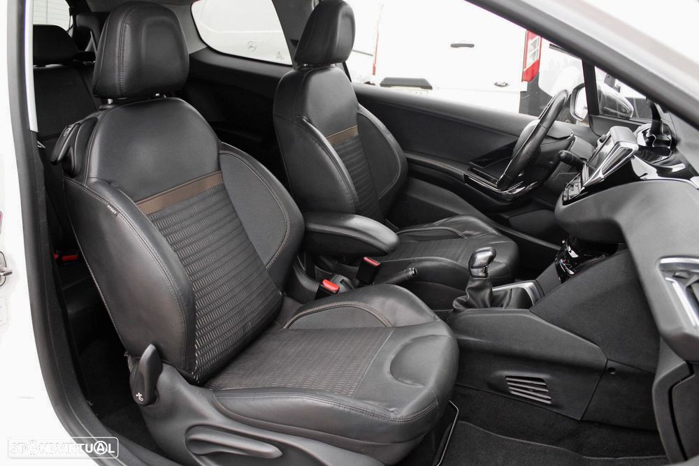 Peugeot 208 1.6 e-HDi Allure - 16