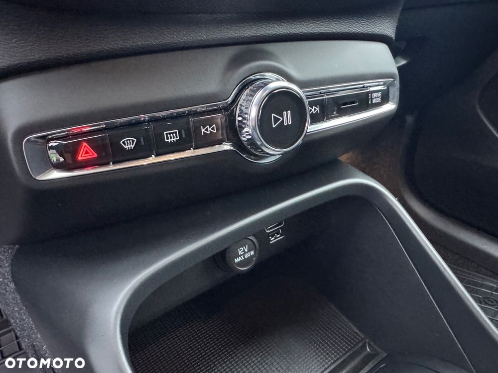 Volvo XC 40 D3 SCR Momentum - 28