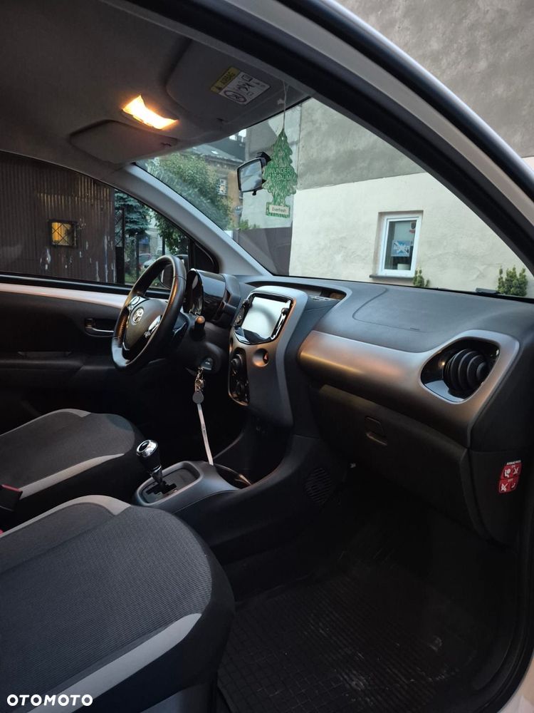 Toyota Aygo x.shift x-play connect - 7