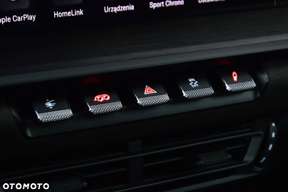 Porsche 911 Carrera 4 GTS - 35