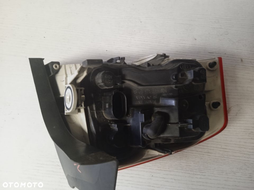 LAMPA TYLNA AUDI A4 B7 SEDAN 04-07 PRAWA - 3