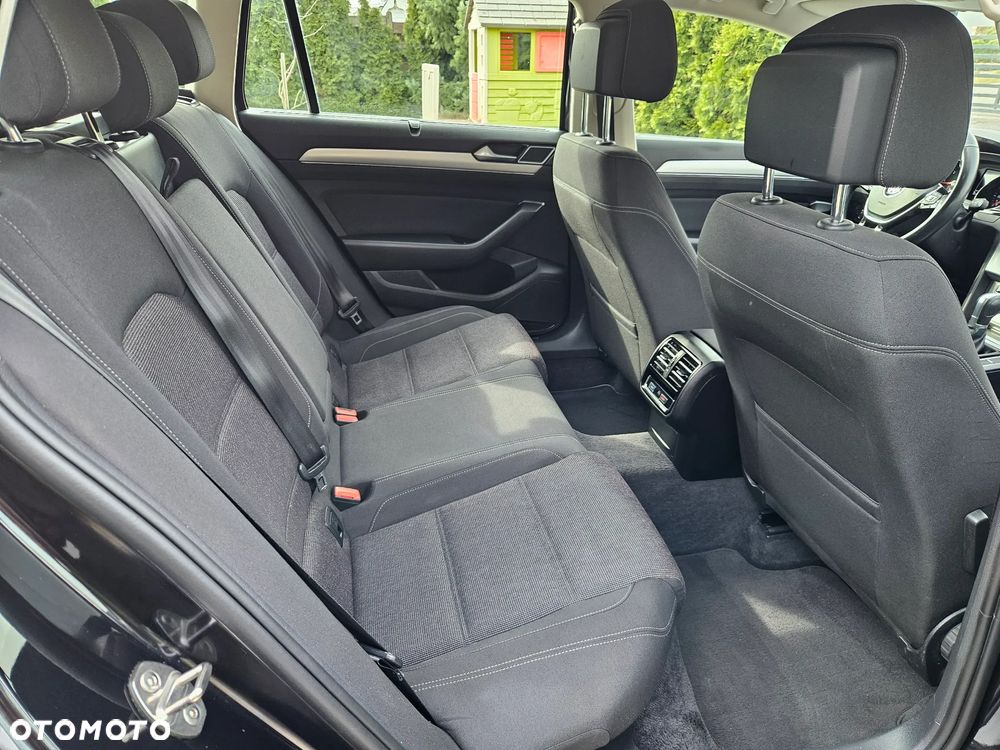 Volkswagen Passat - 14