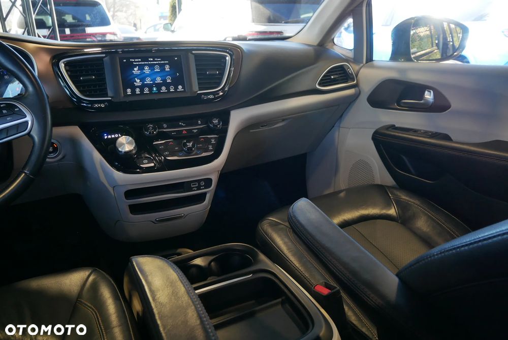 Chrysler Pacifica - 18