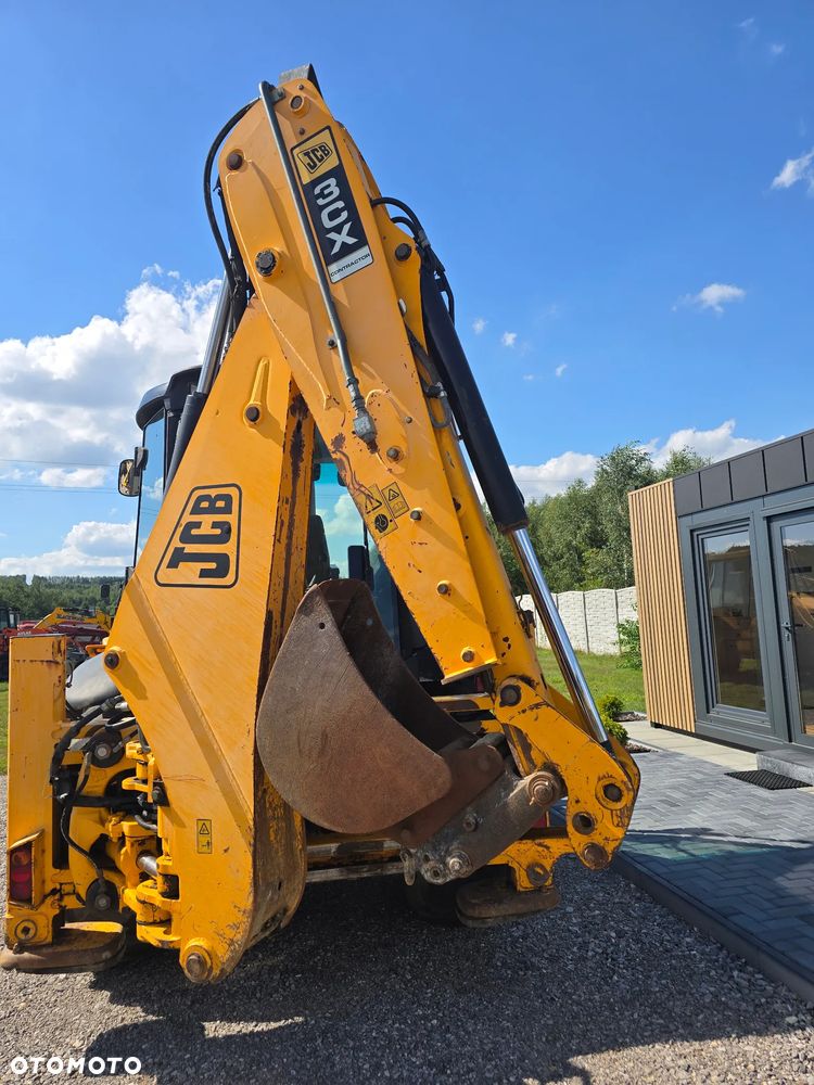 JCB - 8