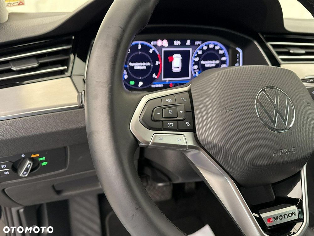 Volkswagen Passat - 25