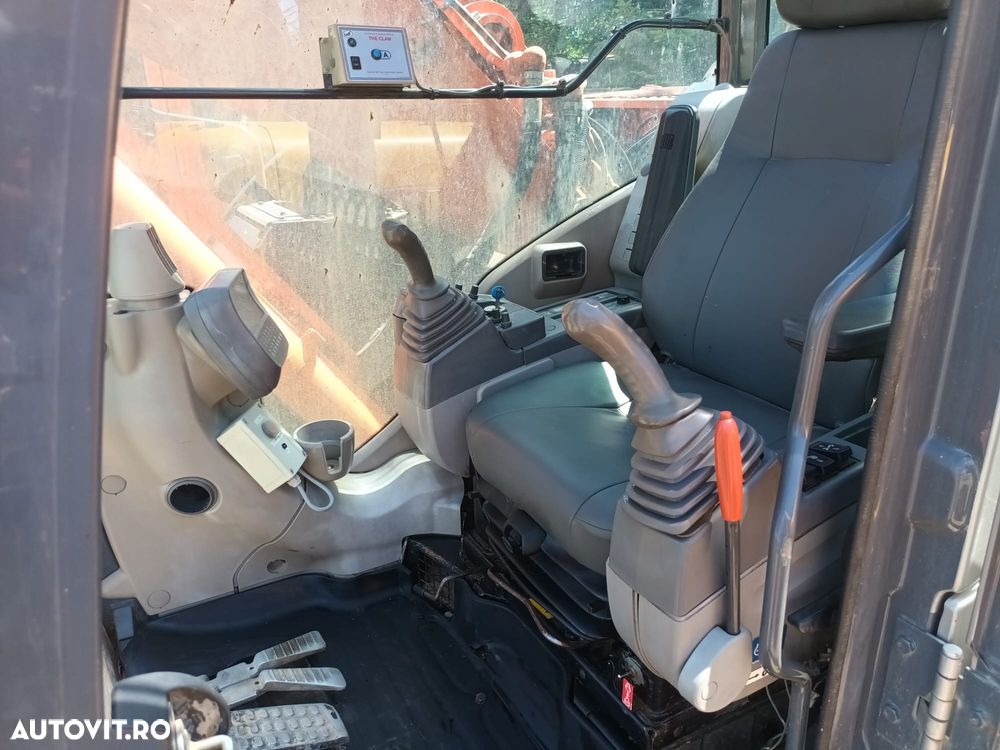 Hitachi ZX225USLC-3 - 10