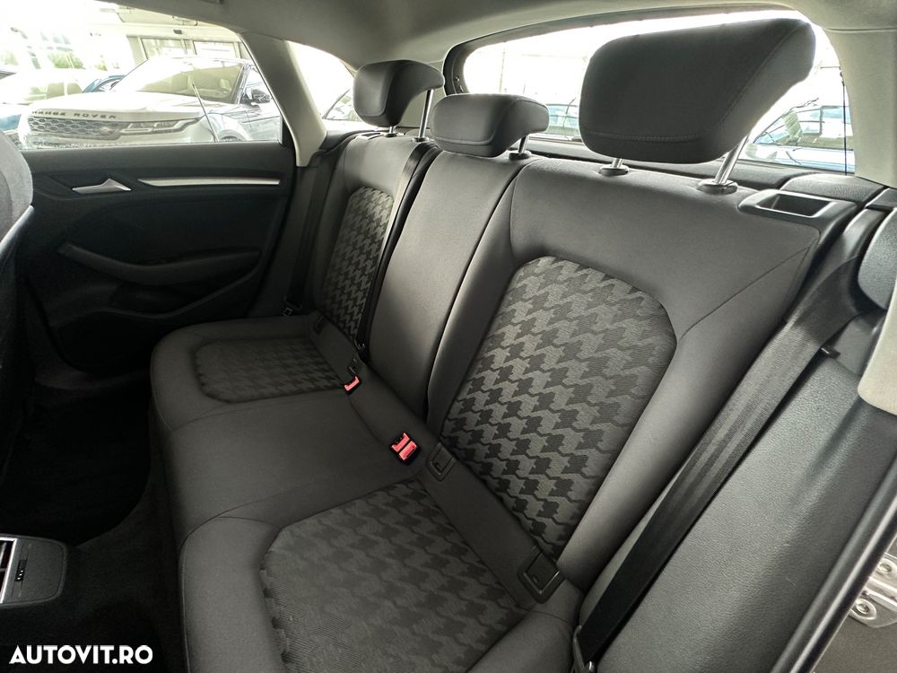 Audi A3 Sportback 1.6 TDI S-tronic Attraction - 32
