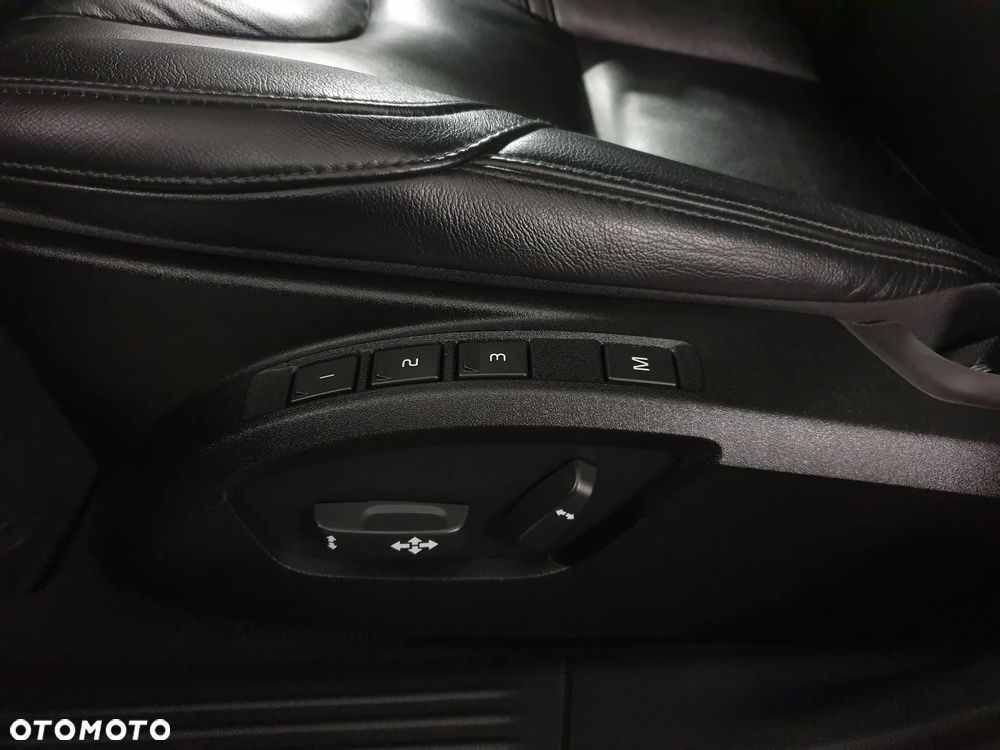 Volvo V40 D4 Inscription - 32