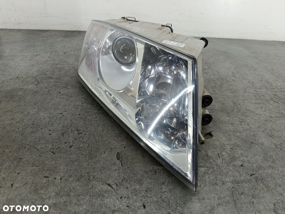 LAMPA PRZÓD PRAWA XENON SKODA OCTAVIA II 20-C335R  20-A669R TYC - 3