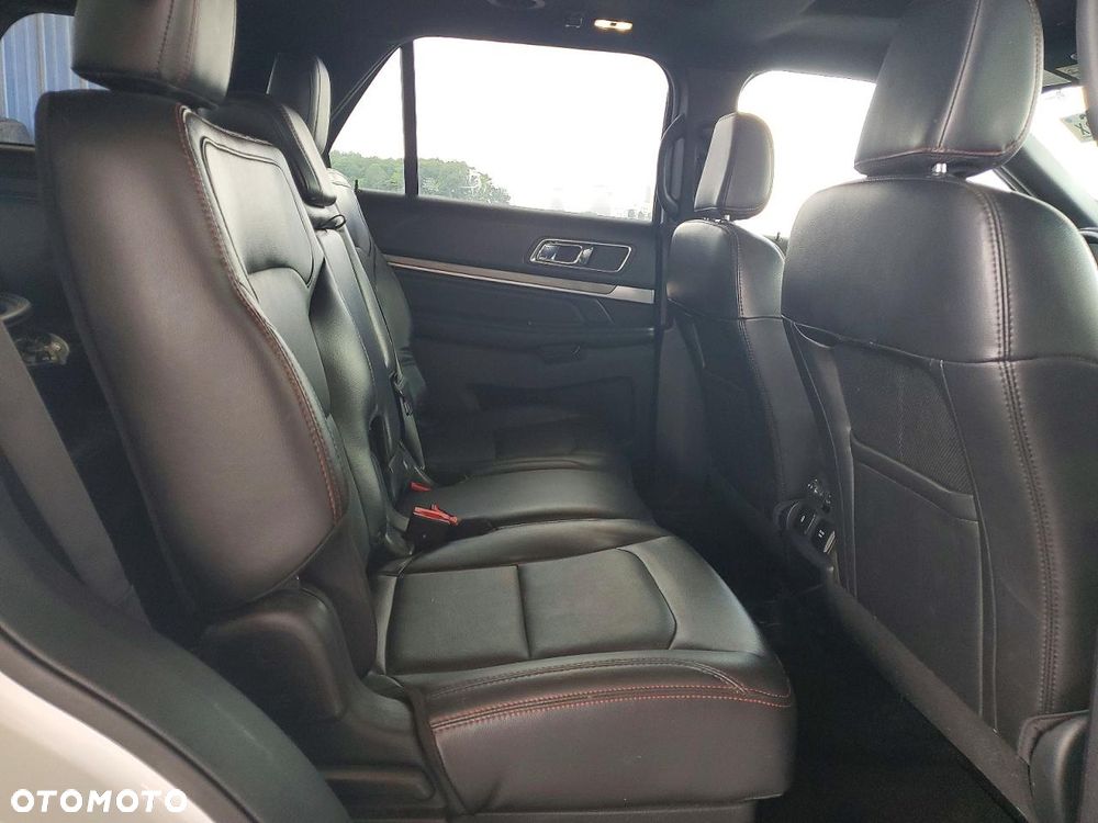 Ford Explorer - 8