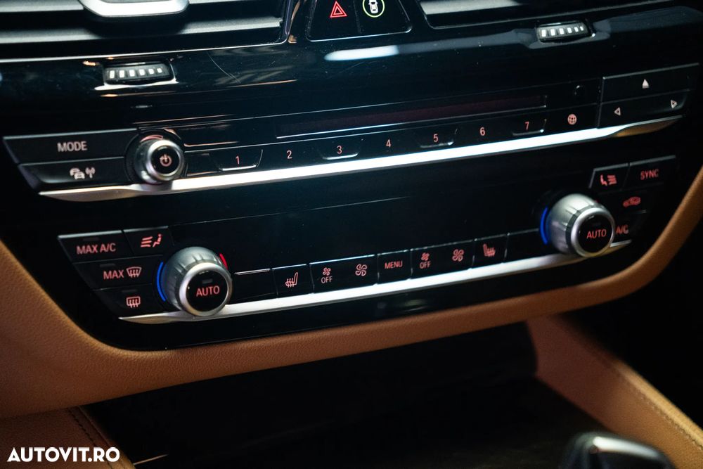 BMW Seria 5 520d xDrive AT - 24