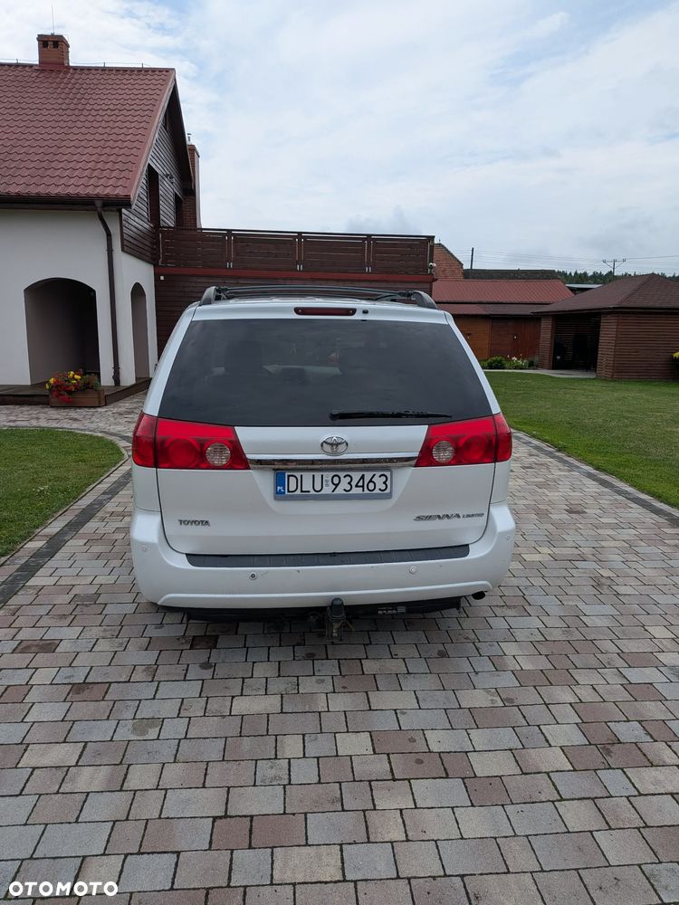 Toyota Sienna - 7
