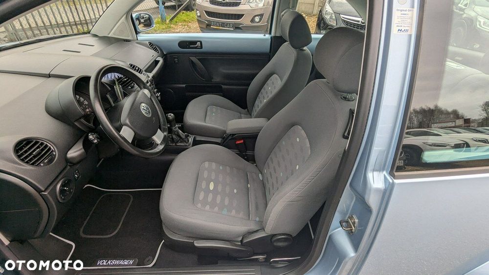 Volkswagen New Beetle - 11