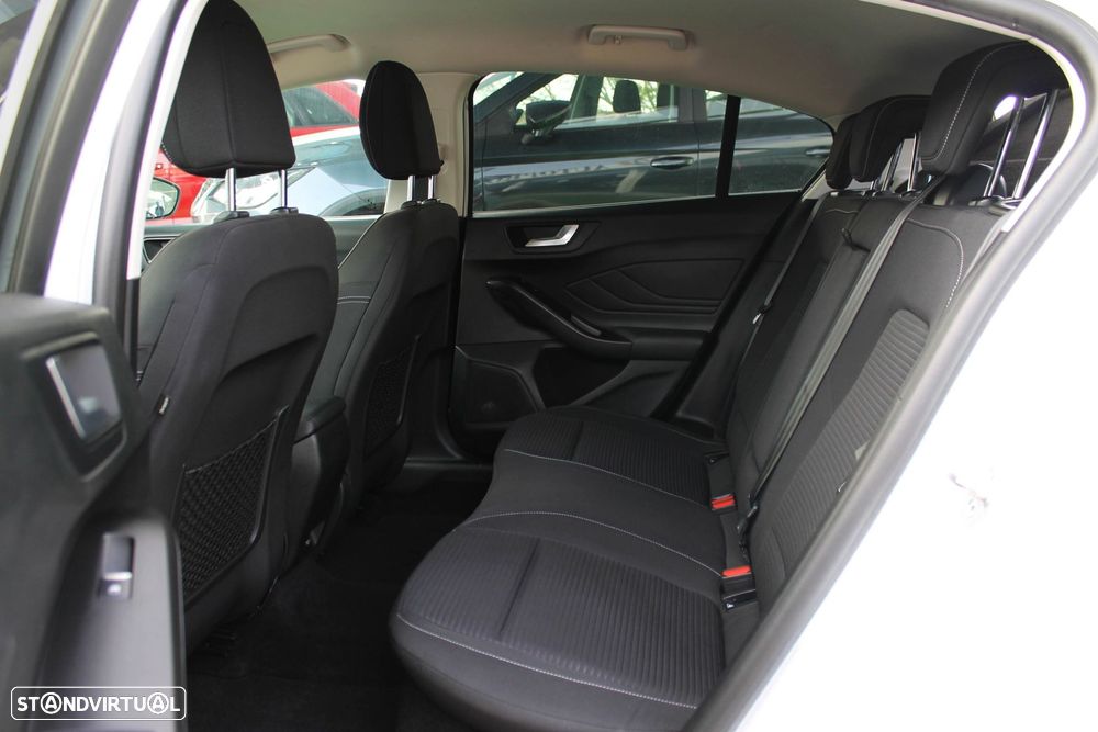 Ford Focus 1.5 TDCi EcoBlue Titanium - 27