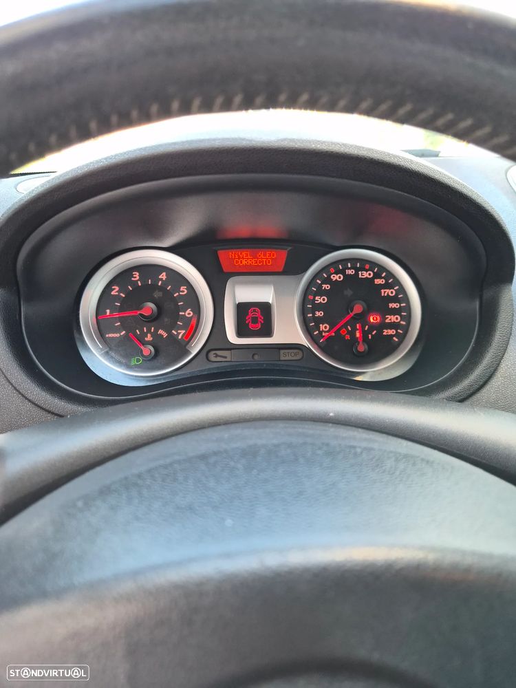 Renault Clio 1.2 16V Confort - 8