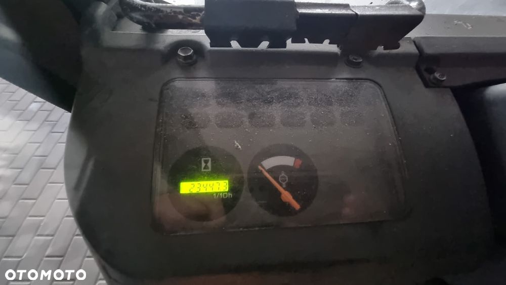 Nissan - 8
