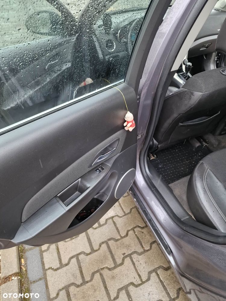 Chevrolet Cruze 1.7 D LT+ - 24