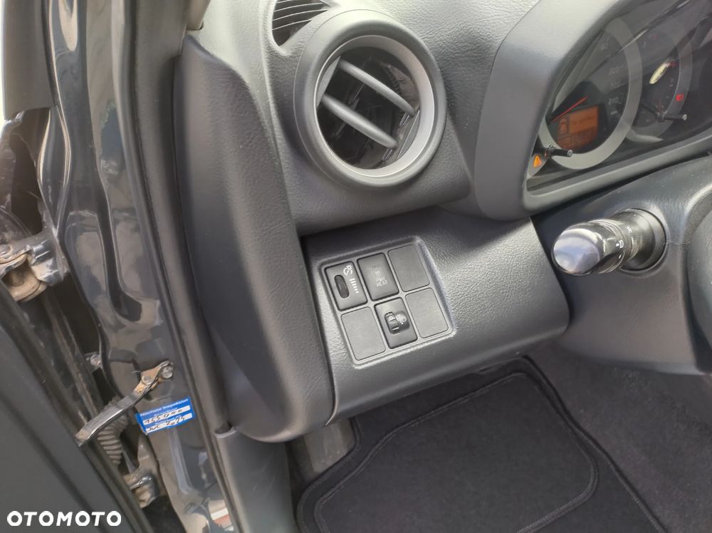 Toyota RAV4 2.2 D-4D 4x4 - 12