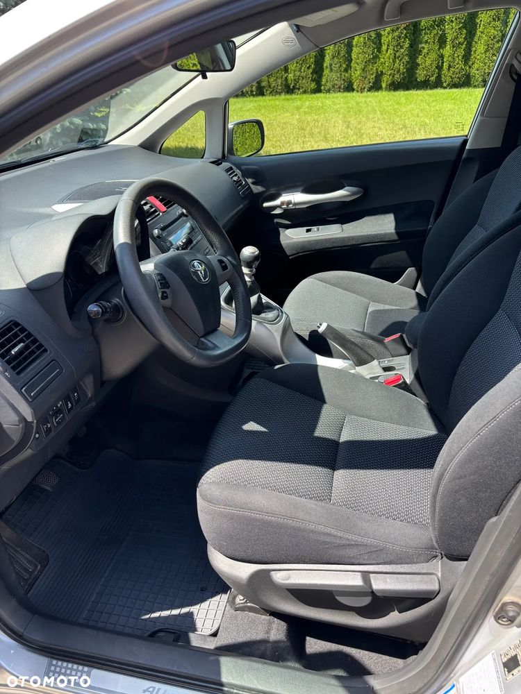 Toyota Auris 2.0 D-4D Sol - 11