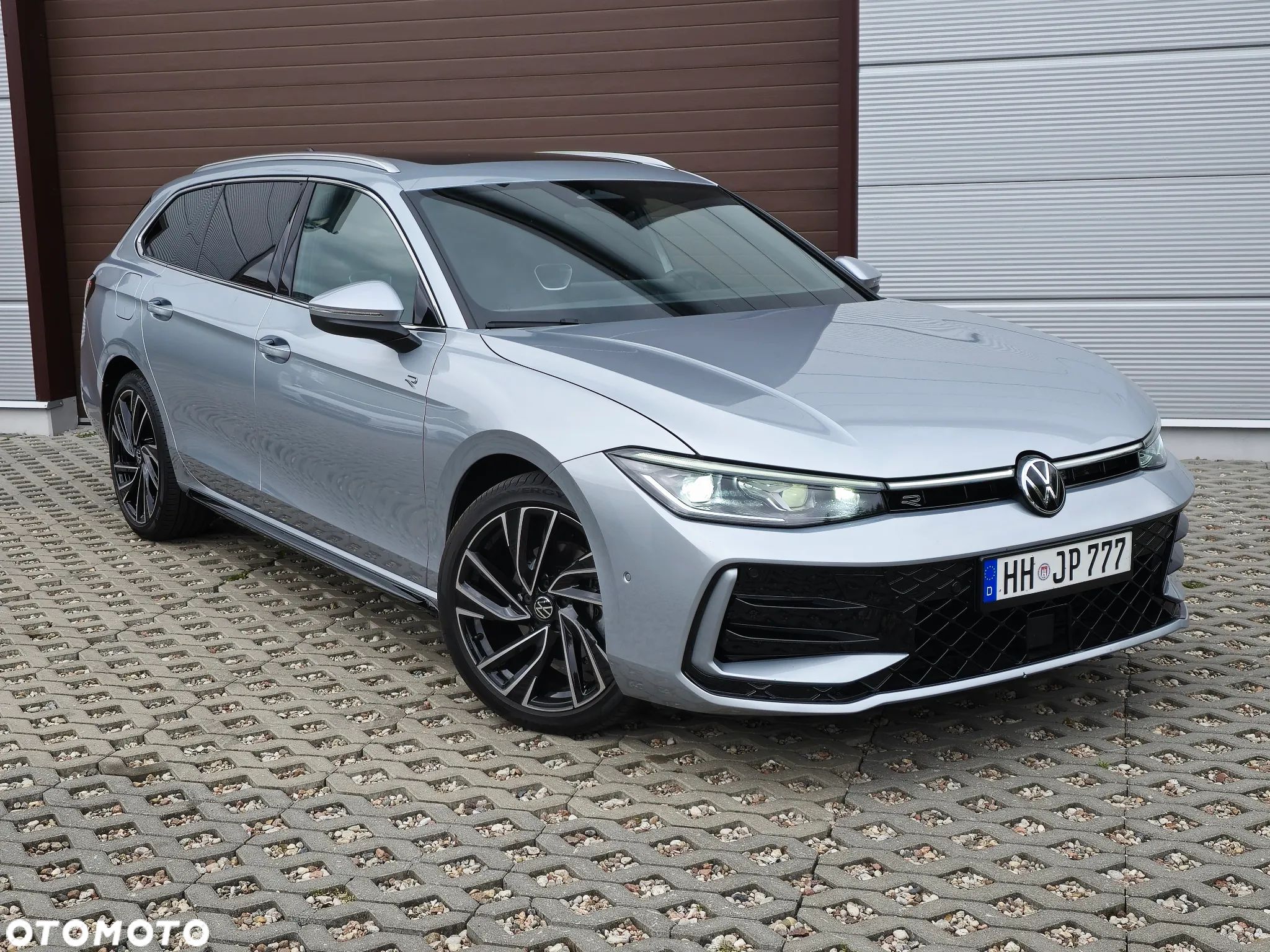 Volkswagen Passat Variant 2.0 TDI SCR DSG R-Line - 1