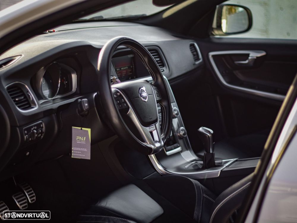Volvo V60 2.0 D2 R-Design - 16