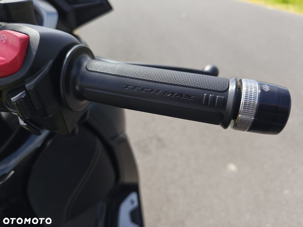 Yamaha X-max - 8