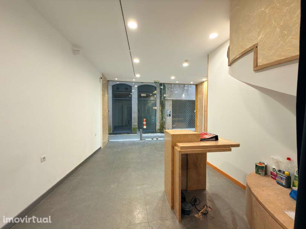 Loja Comercial com Grande Montra na Baixa de Coimbra - Grande imagem: 5/10