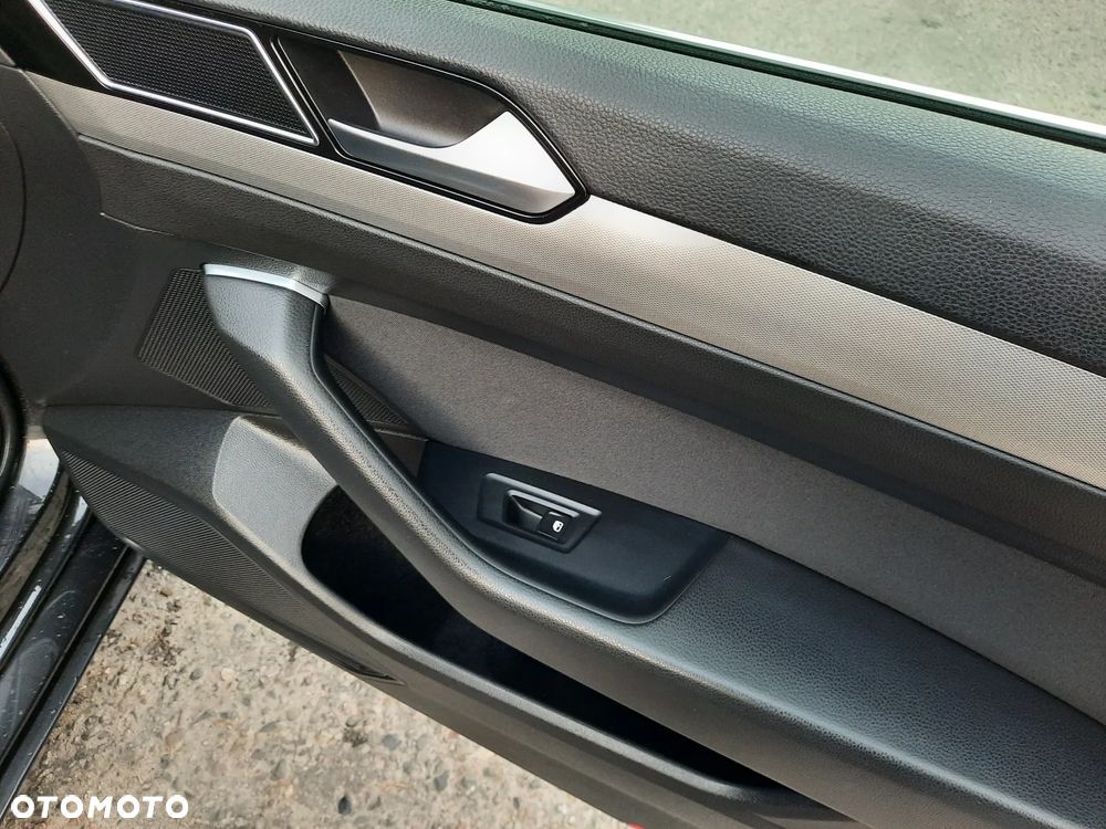 Volkswagen Passat - 35