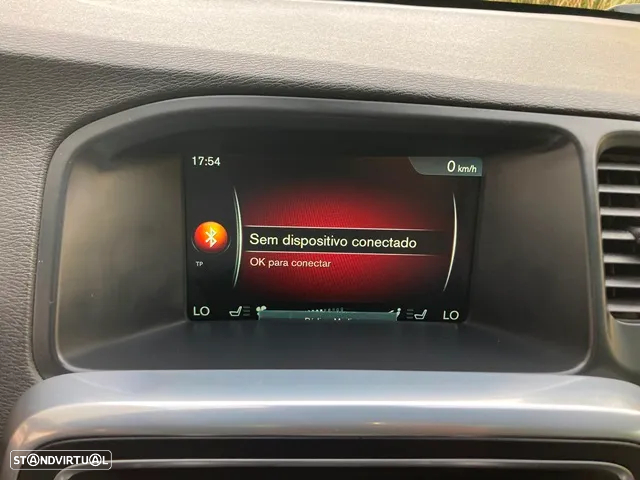 Volvo V60 2.4 D6 R-Design AWD Phev - 23