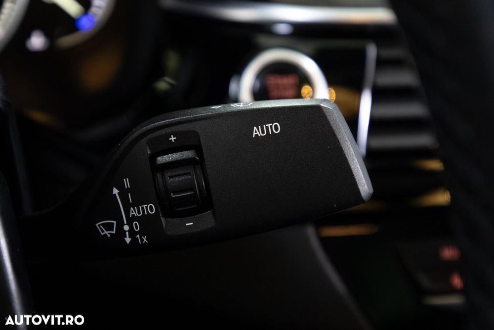 BMW Seria 5 520i AT - 28