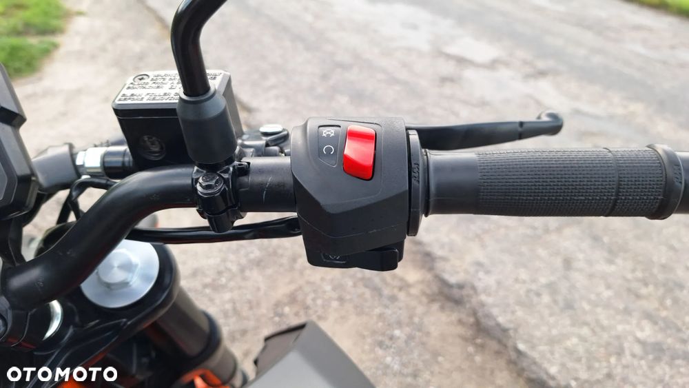 KTM Duke 125 - 24