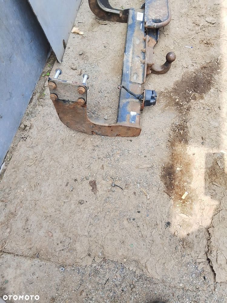 hak holowniczy stopień vw crafter 11-17 a9063100695 - 4