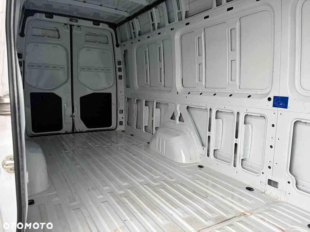 Mercedes-Benz Sprinter L4H2 - 10