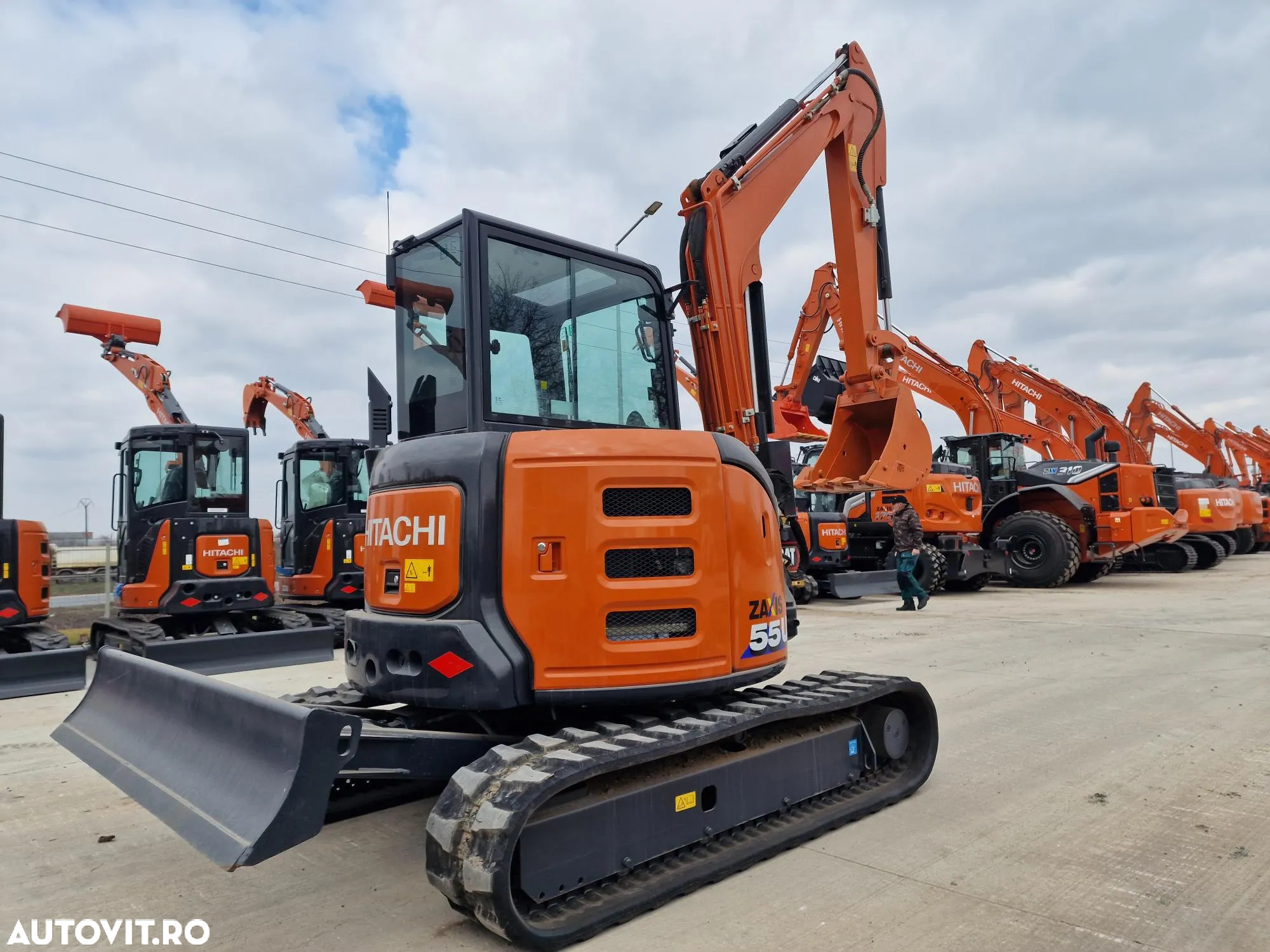 Hitachi ZX55U-6, 5,5tone, 2023, 551h, cupa ingusta, cupa taluz noua, Inst picon, Aer conditionat, posibilitate leasing, EX DEMO-stare CA NOU, PROMOTIE 49.900 EUR+tva - 2