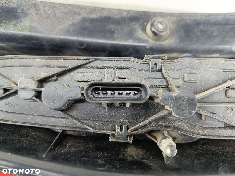 LAMPA TYLNA PRAWA MITSUBISHI COLT VI MR957374 - 6