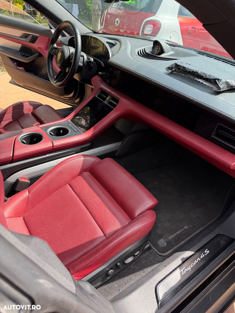 Porsche Taycan 4S - 26