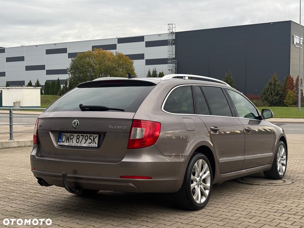 Skoda Superb Combi 2.0 TDI DSG Exclusive - 8