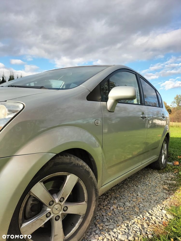 Toyota Corolla Verso 2.2 D-4D Gold - 2