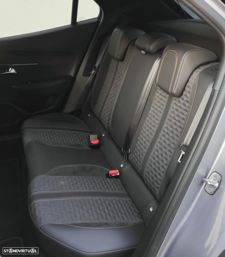 Peugeot e-2008 Allure - 24