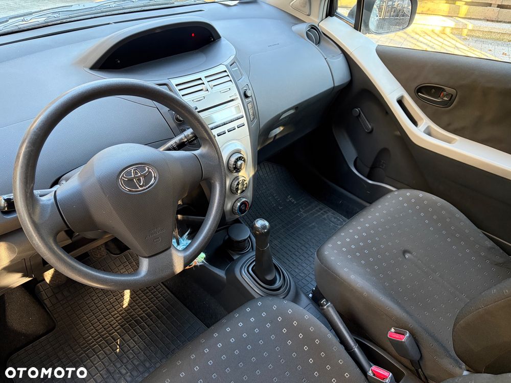 Toyota Yaris 1.0 Terra - 9