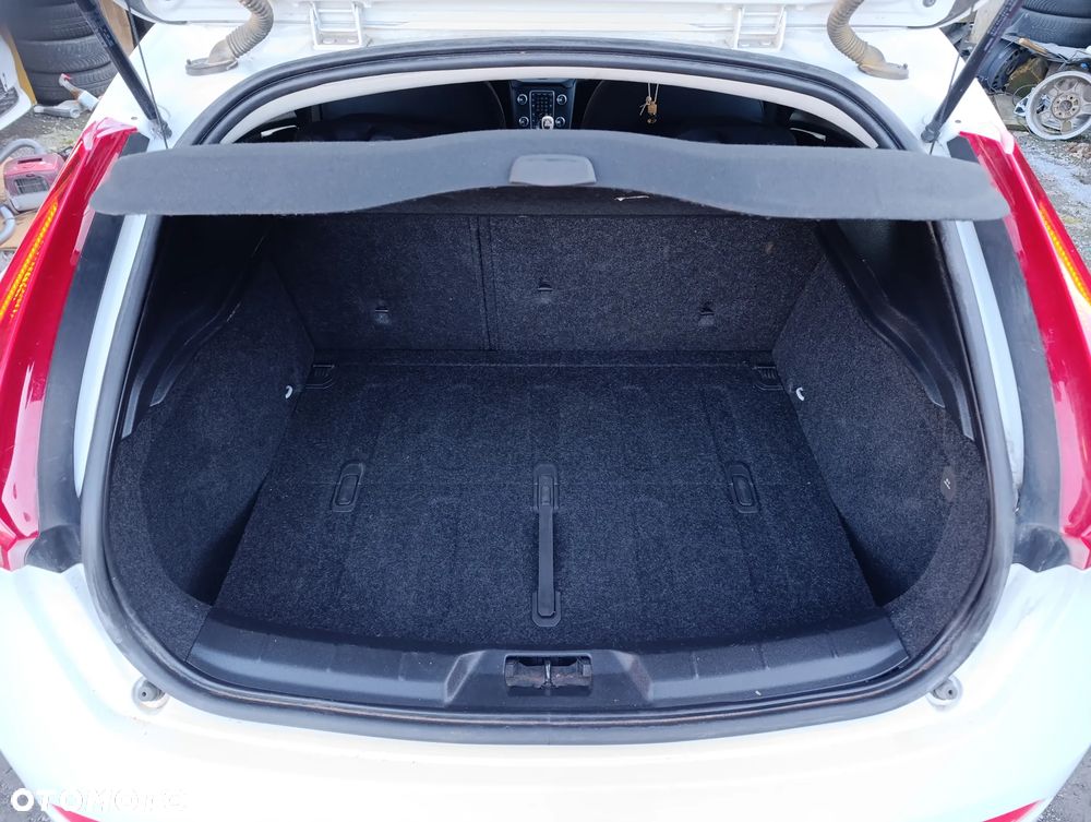 Volvo V40 D3 You - 13