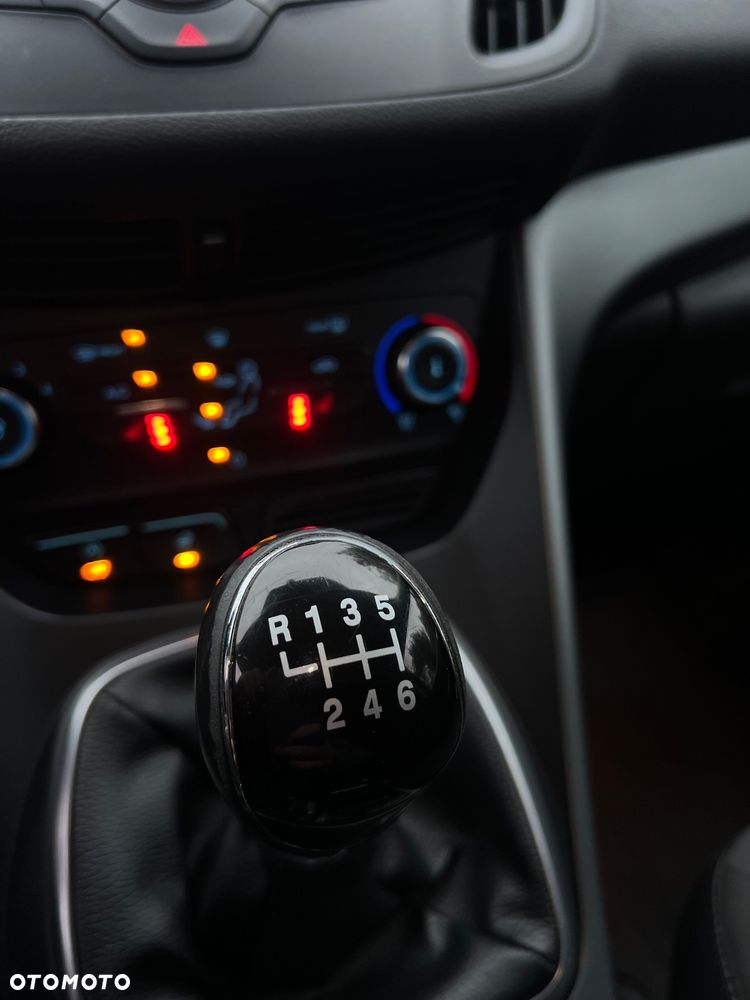 Ford Kuga 2.0 TDCi 4x4 Vignale - 31