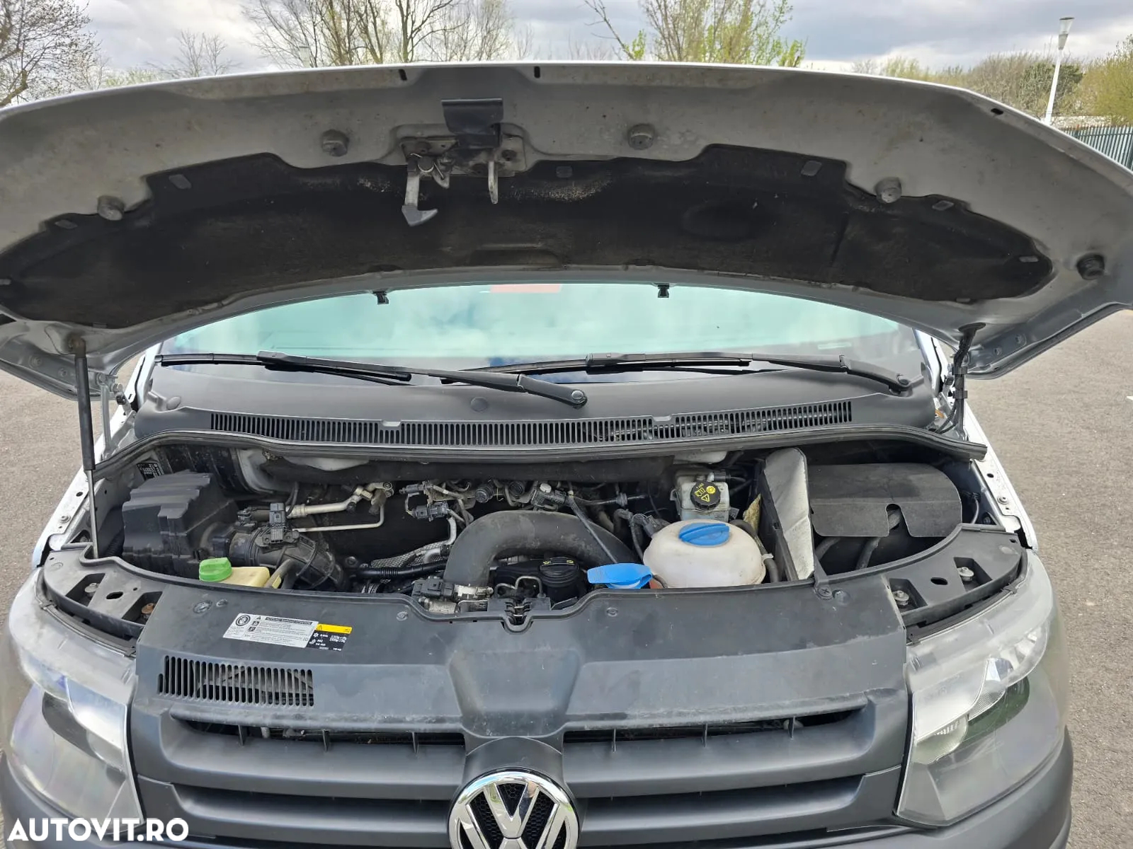 Volkswagen Caravelle - 5