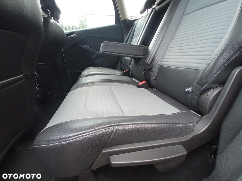 Ford Kuga 2.0 TDCi 4x4 Vignale - 36