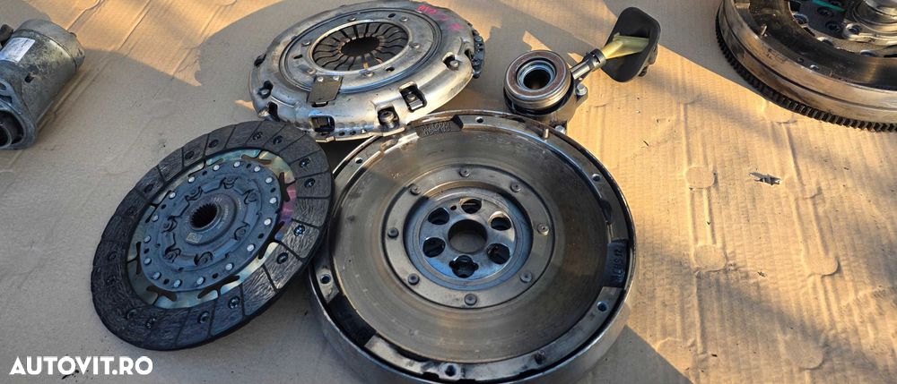 Volanta cu set ambreiaj Mazda 3 BK 1.6 TDCI 2005 2006 / 2007 2008 - 1