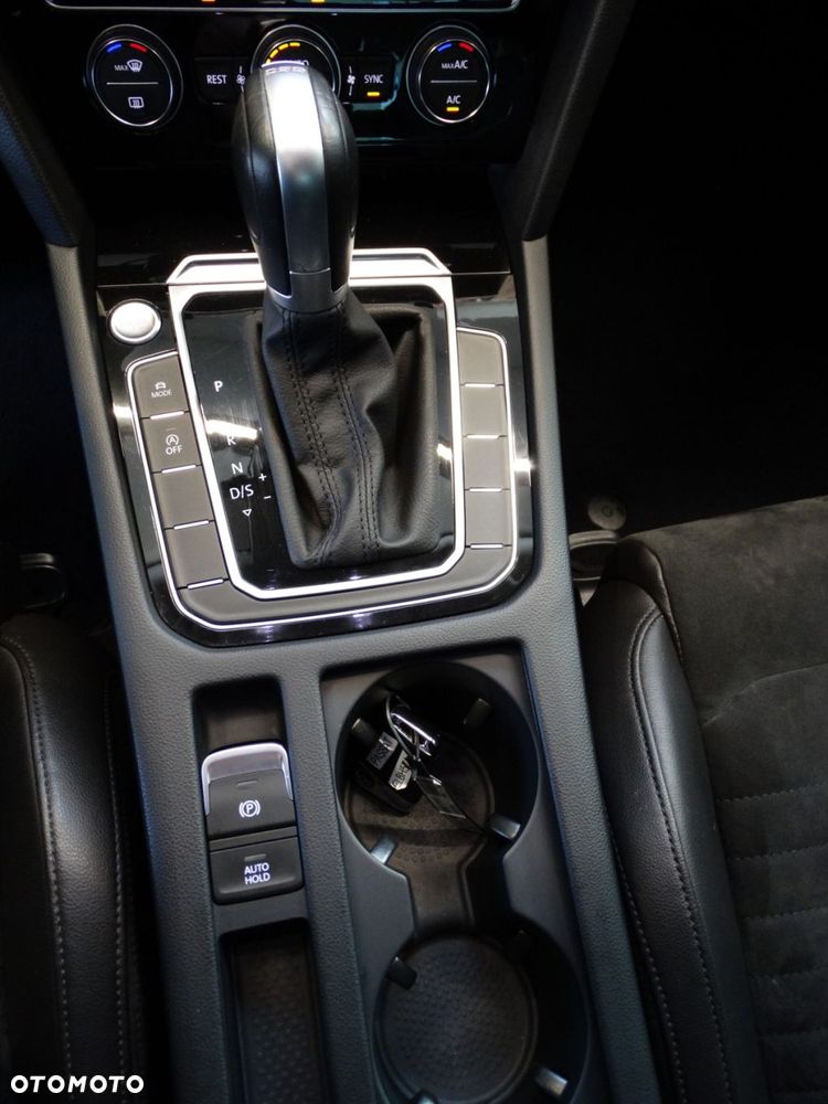 Volkswagen Passat - 24