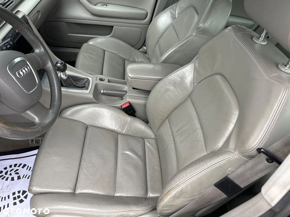Audi A4 Limousine - 14