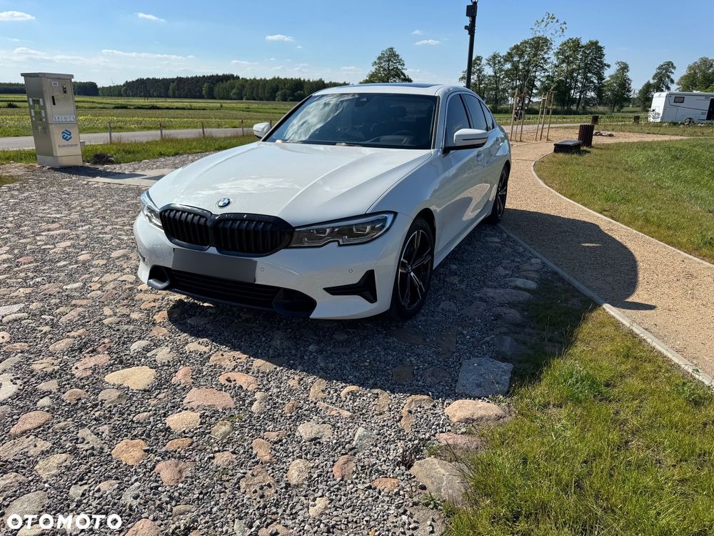 BMW Seria 3 330i Sport Line sport - 9
