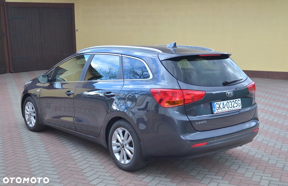 Kia Ceed 1.6 CRDi 136 ISG Dream Team Edition - 4